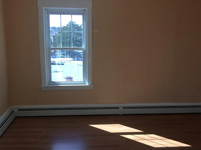 542 Privilege St #1R — Photo 2