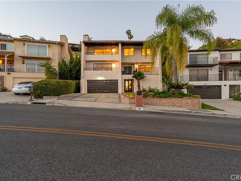 1350 E Tujunga Ave — Photo 2