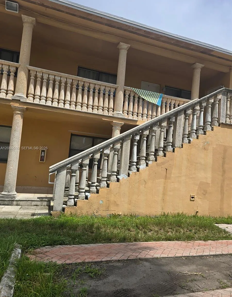 South Miami Villas Condo — Photo 1