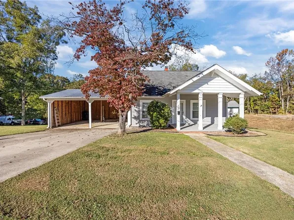 229 N Main St, Randleman, NC 27317