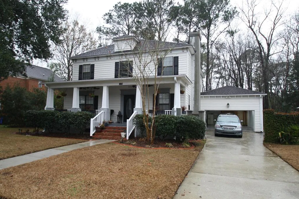 1879 Oleander Ct — Photo 2