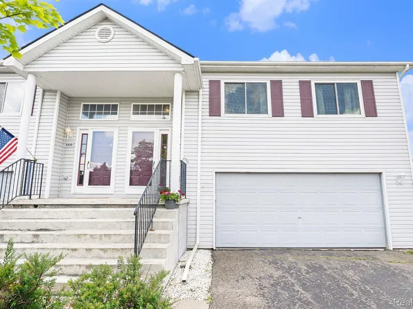 9531 Greenfield Ct, Grand Blanc, MI 48439