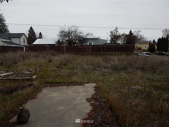 4th image of 915 10 Street