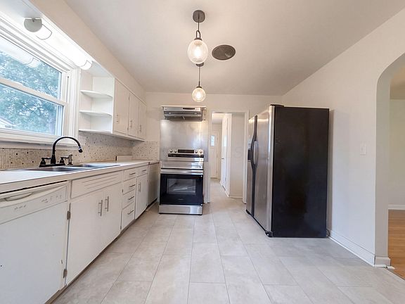 2nd image of 206 Bachmann Ave