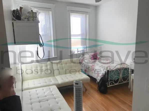 149 Park Dr APT 14, Boston, MA 02215