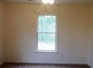 72 Classic Rd, Grantville, GA 30220