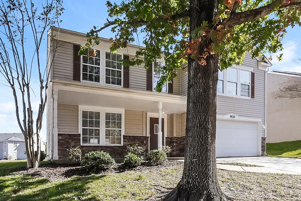 3 bed, 2.5 bath, 2710 sqft, $2,295 — Photo 4