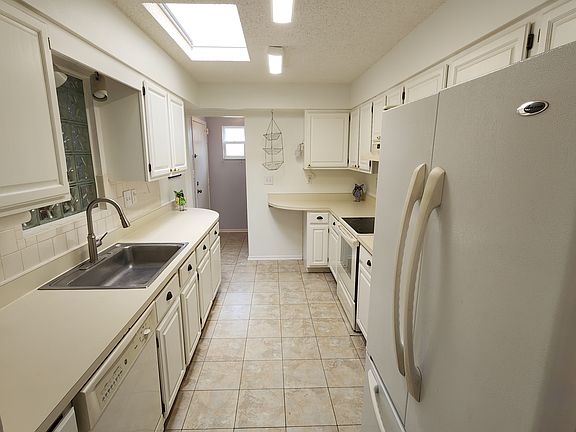 5th image of 2310 E Warm Springs Ave