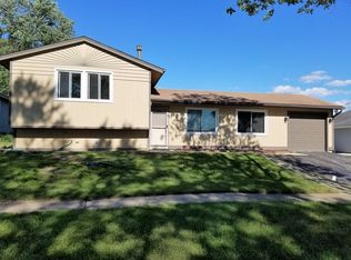5425 Maclain Ln, Hanover Park, IL 60133