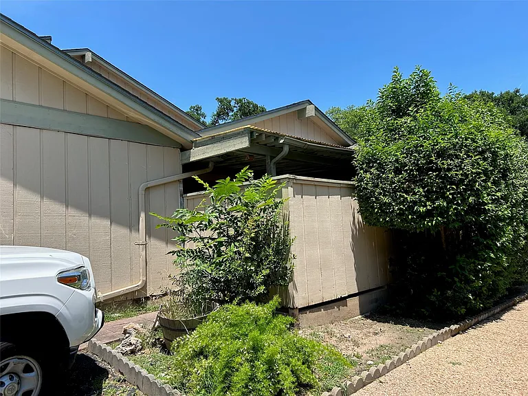 9509 Blue Creek Ln — Photo 22