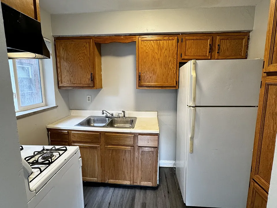 697 Greenwood Ave #6