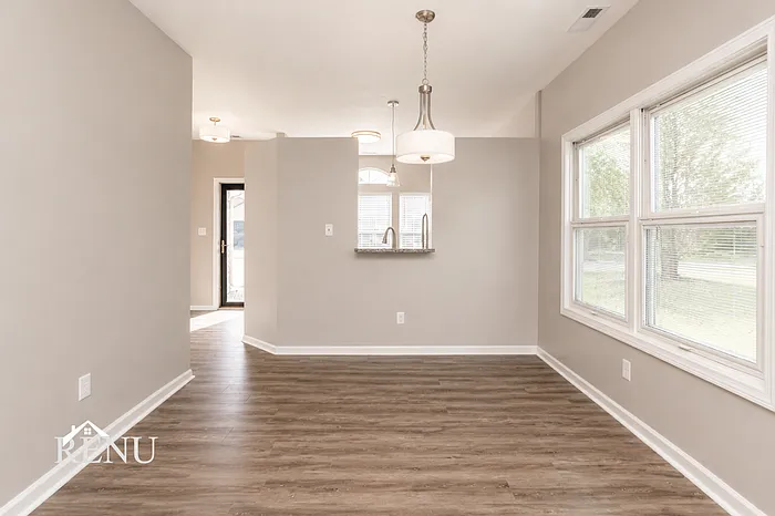 2710 Lucas Dr — Photo 10