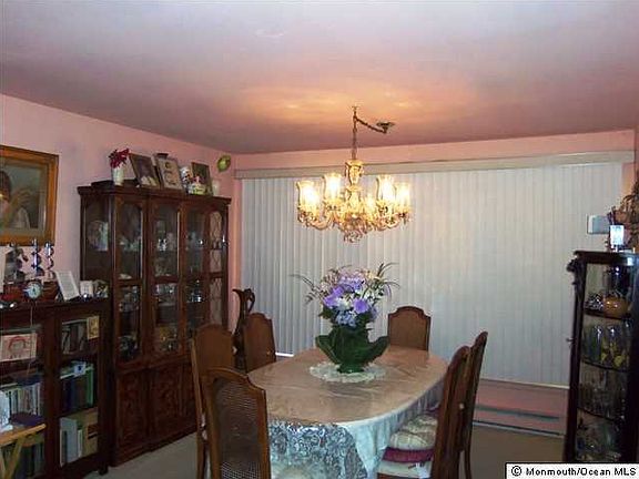 5th image of 698 Friar Court #B