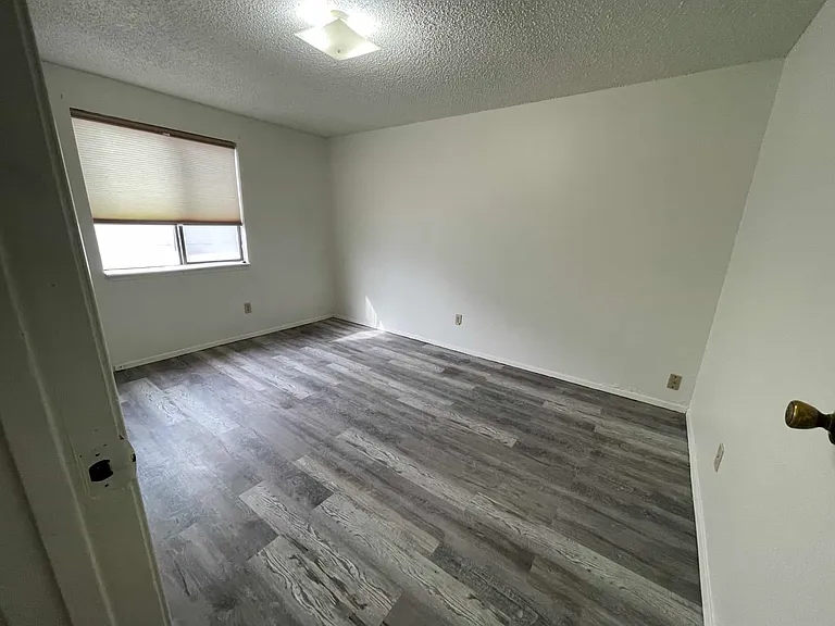 848 W 3rd St #C — Photo 3