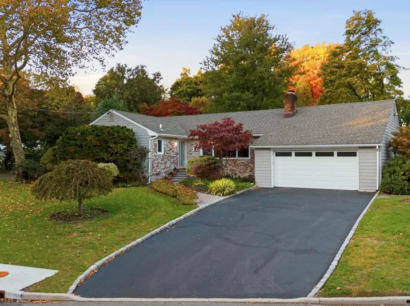 20 Fox Ridge Lane, Locust Valley, NY 11560