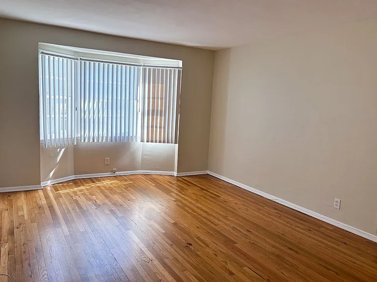605 Kelton Ave — Photo 41