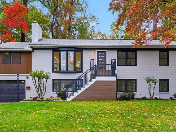 6434 Woodville Dr, Falls Church, VA 22044