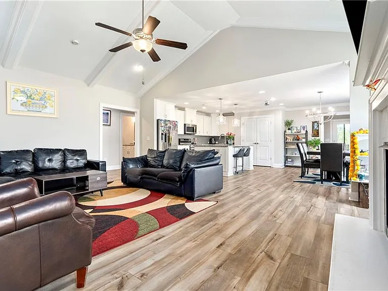 1817 Armistead Ln — Photo 9