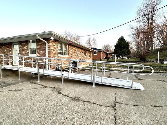 2nd image of 1951 Elmwood Dr E