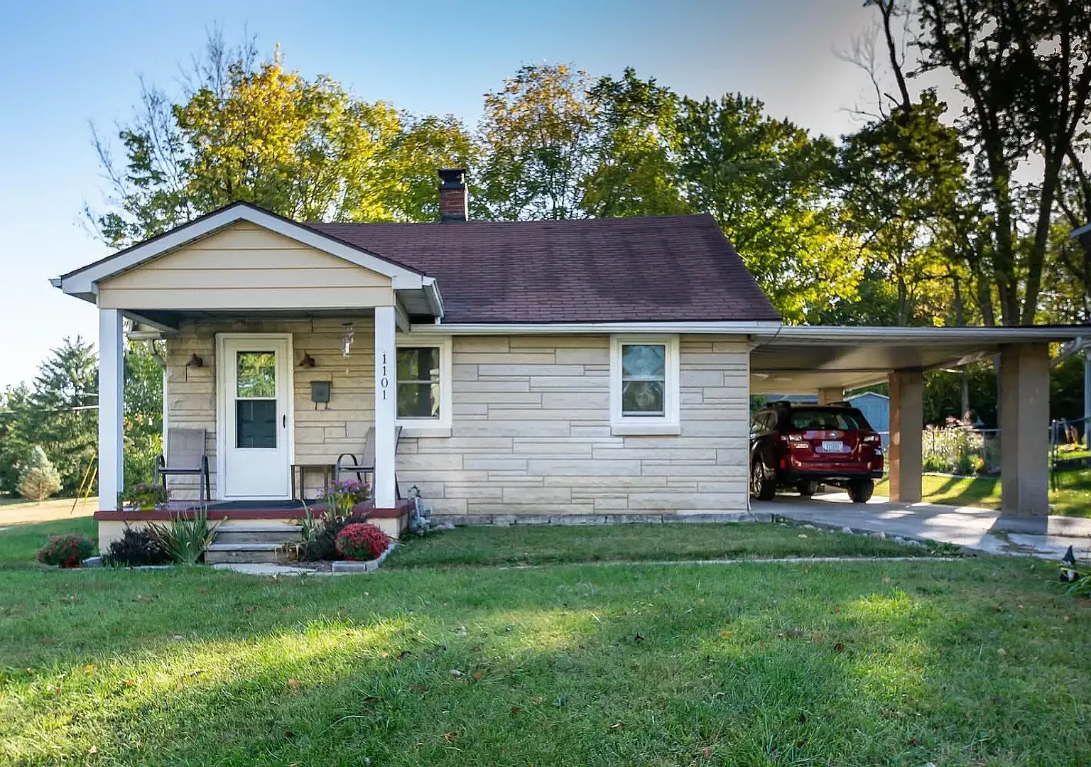 Stull Avenue — Photo 1