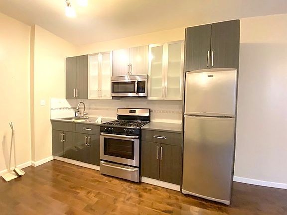 5th image of 240 Crown St #2LL