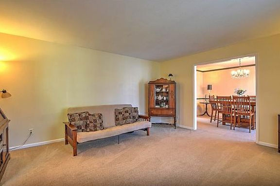 4th image of 1027 Grace Dr