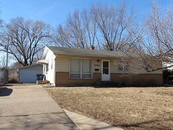 3rd image of 2706 Greenway Dr