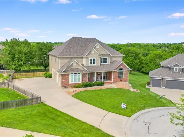 2704 SW Gray Ln, Lees Summit, MO 64081