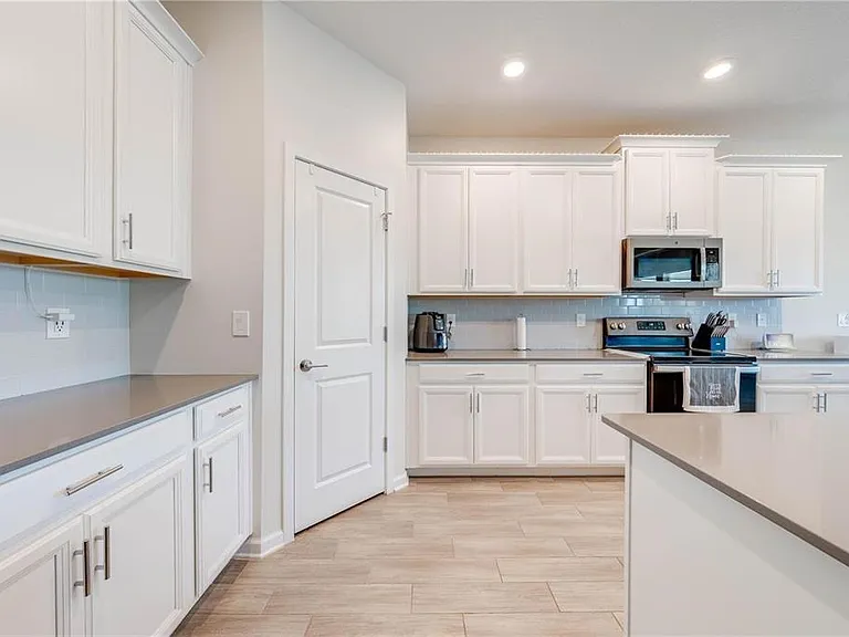 5301 Amersham Ln — Photo 32