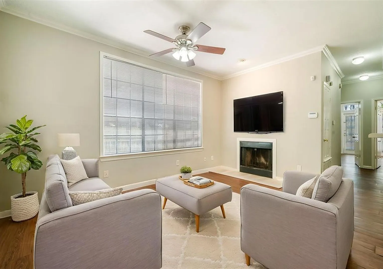 Ut Pre-Lease: 2 Bd / 2 Ba — Photo 1