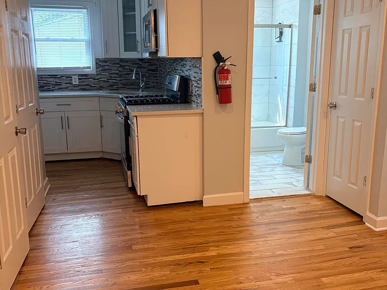 35-37 Hudson Ave — Photo 6
