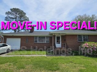 27 Whipple Dr, Hampton, VA 23663