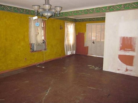 4th image of 1529 W Wilshire Dr