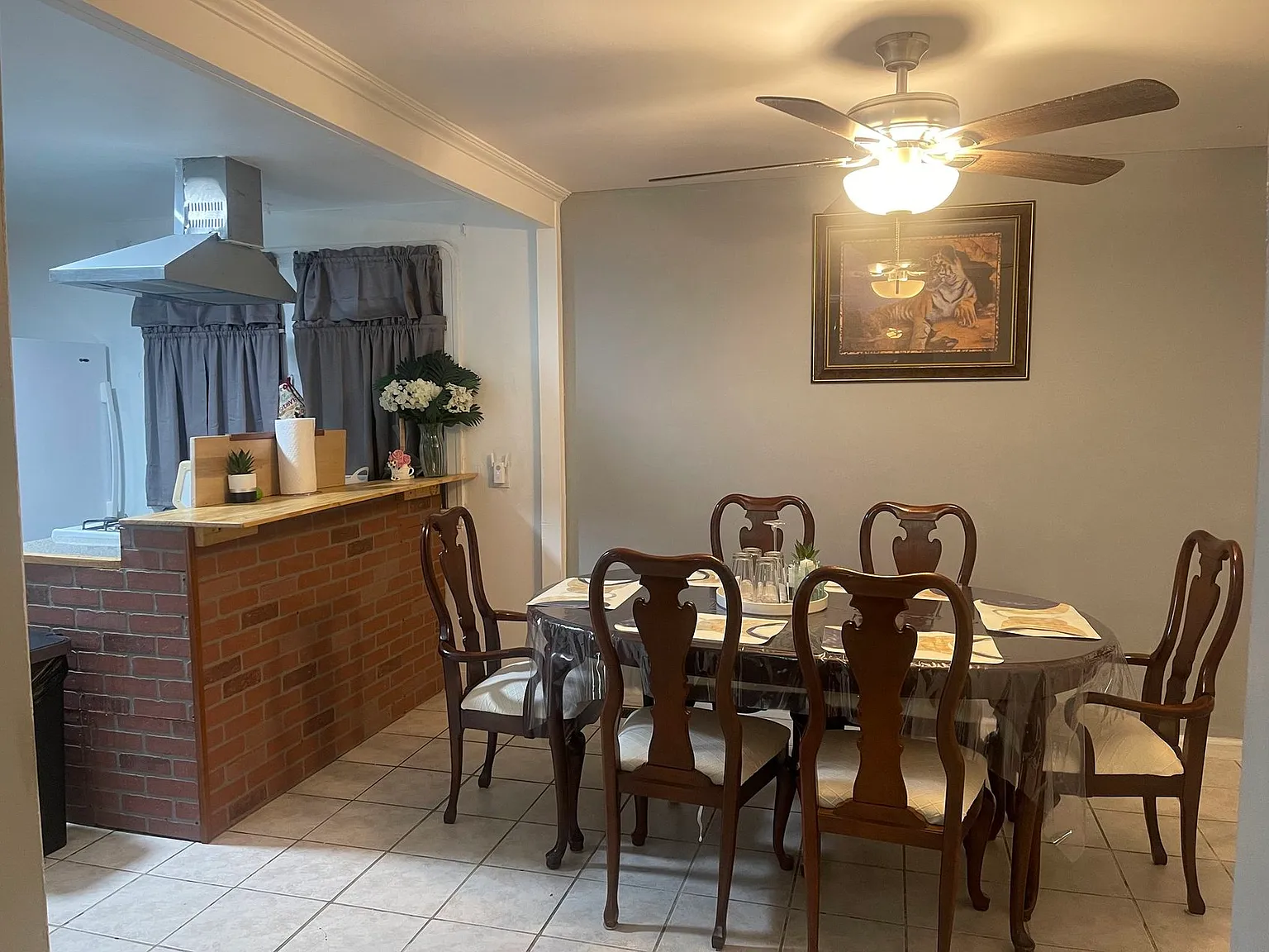 4 bed, 1495 sqft, $2,300 — Photo 2