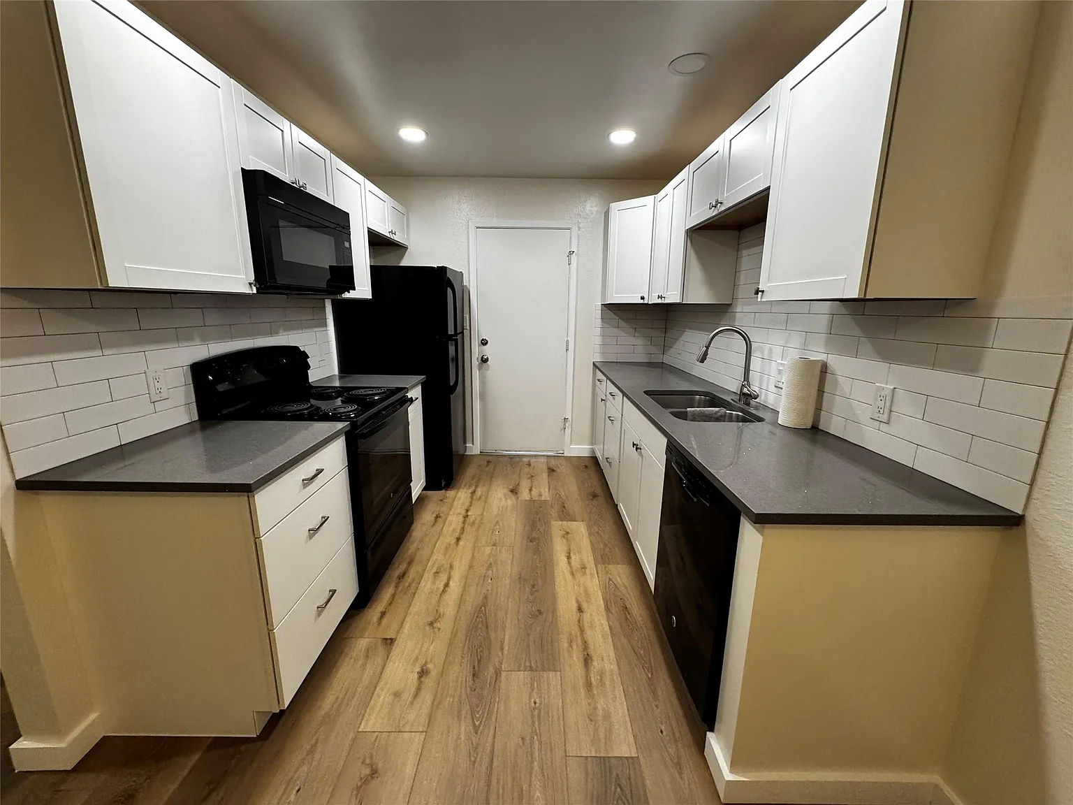 2 bed, 2.0 bath, 1000 sqft, $1,500 — Photo 1