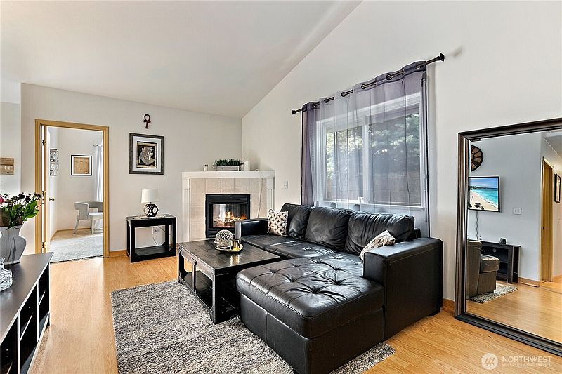 2nd image of 4828 College Lane SE