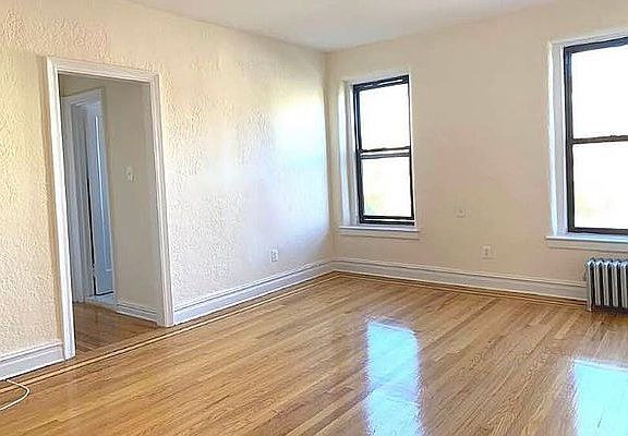 3rd image of 3206 29th St APT 4H