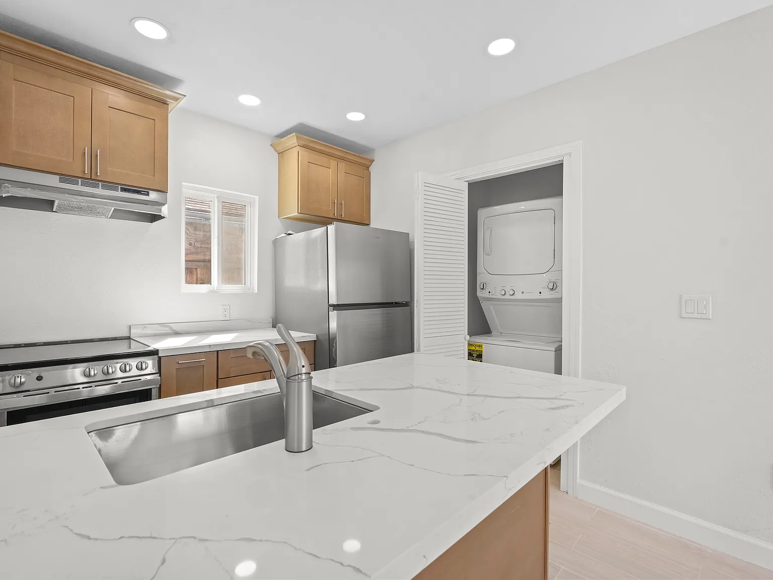 2 bed, 2.0 bath, 600 sqft, $3,995 — Photo 4