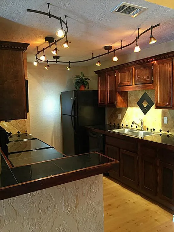 Building Photo - 12755 Mill Ridge Dr #501