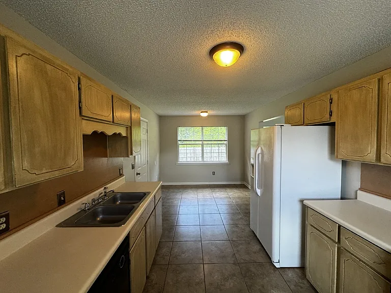 451 Sabreena Cir — Photo 3