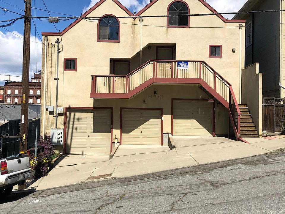 1st image of 806 Winslow St