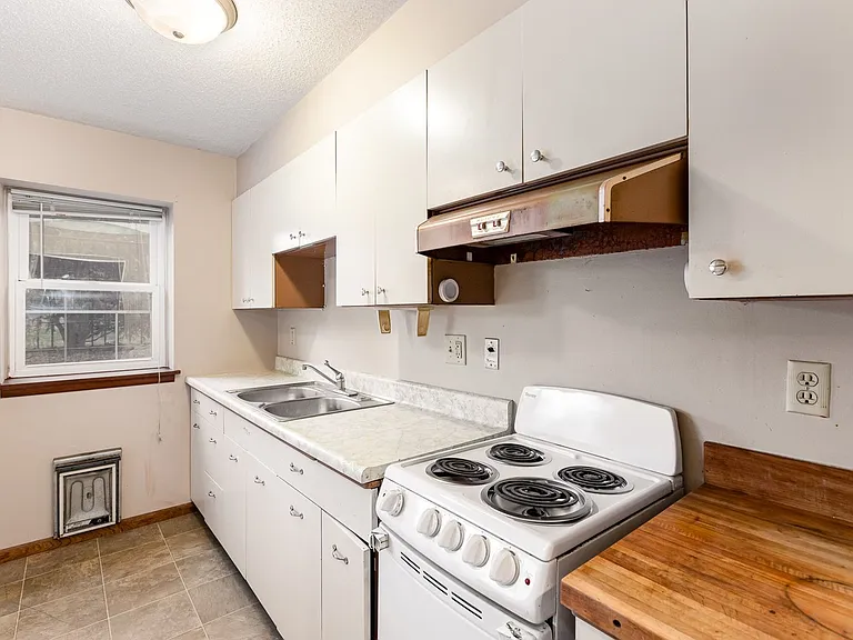 215 Birch St S — Photo 8