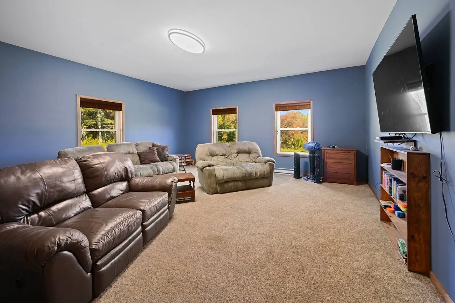9 bed, 3.0 bath, 6200 sqft, $13,086 — Photo 3