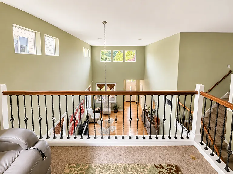 220 246th Ct NE — Photo 5