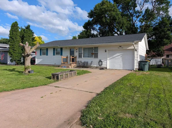 1220 E 5th St, Hastings, NE 68901