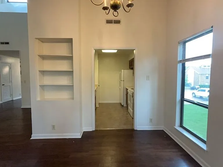 Creekwood Apartments — Photo 13