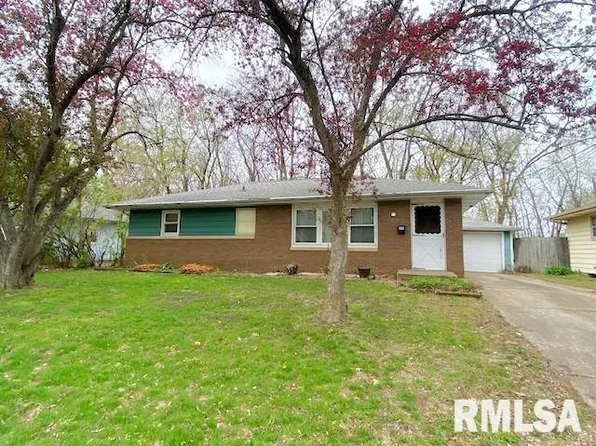 125 Arrow St, Pekin, IL 61554