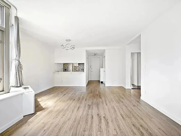 188 E 64th St #1103 — Photo 5