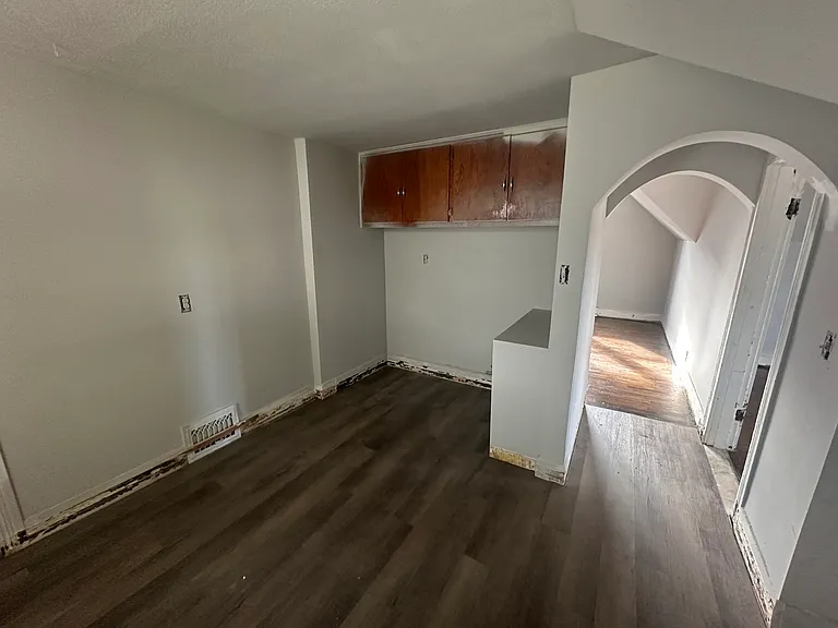 2032 Central Ave #3 — Photo 2