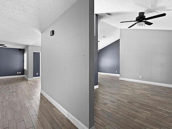 3rd image of 5517 Loma Vista Dr E